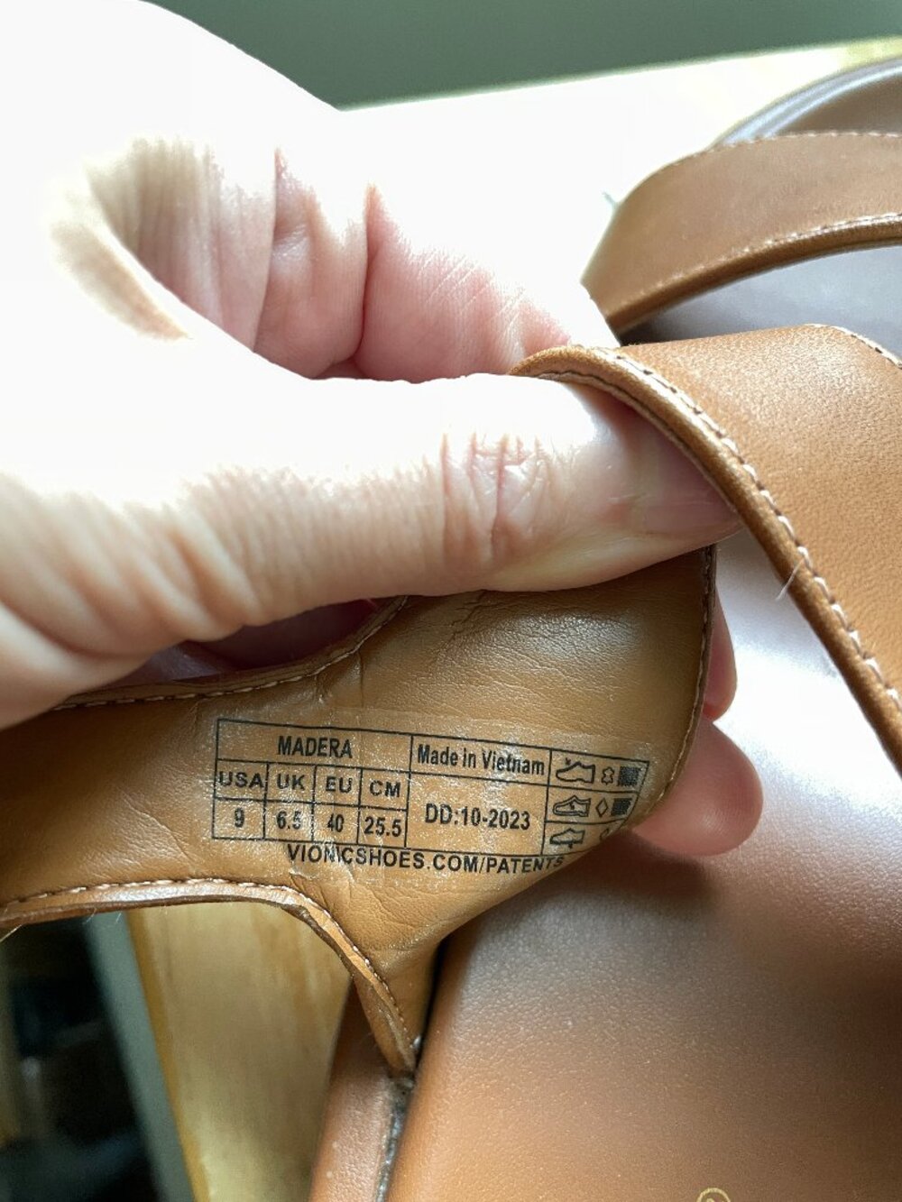 Brown Vionic Sandals Women 9 Like New - Picture 8 of 9